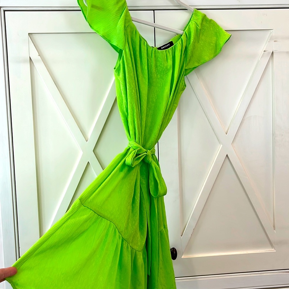 DKNY size 4 GREEN A-line dress with removable sash zip back washable lined.
